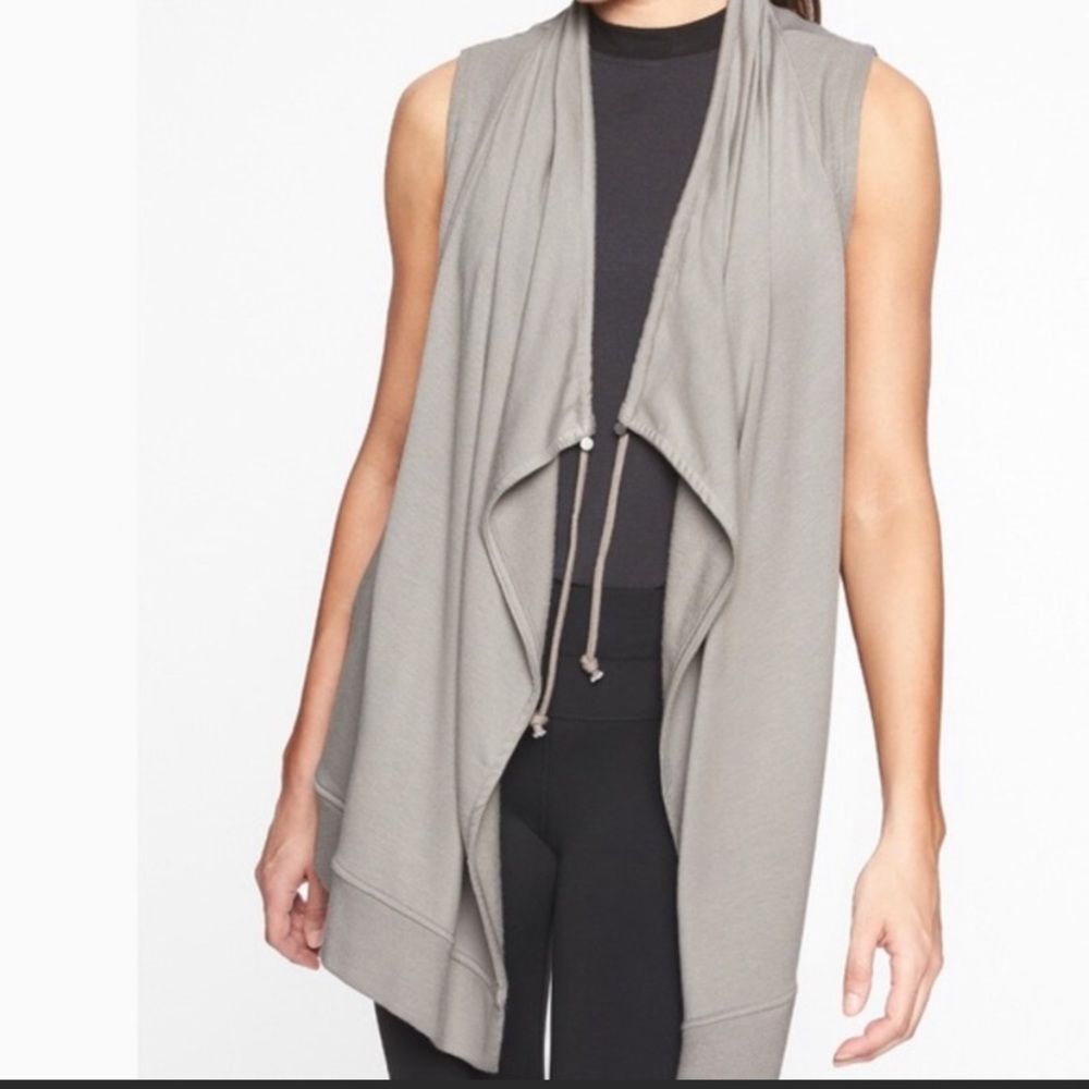 Athleta sport mindset vest pockets  sz medium